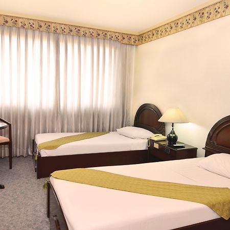Holiday Plaza Hotel Cebu Exterior foto