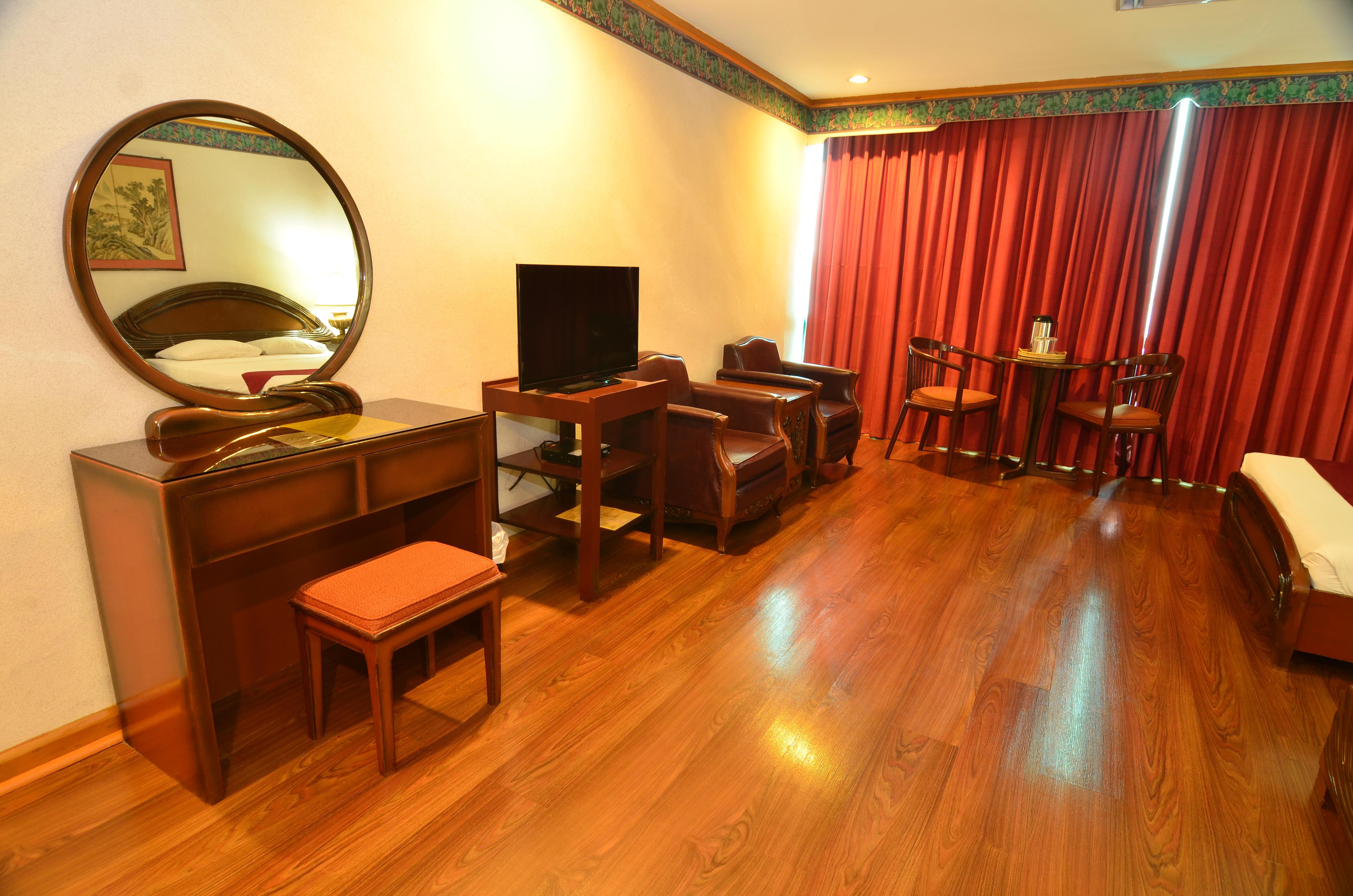 Holiday Plaza Hotel Cebu Exterior foto