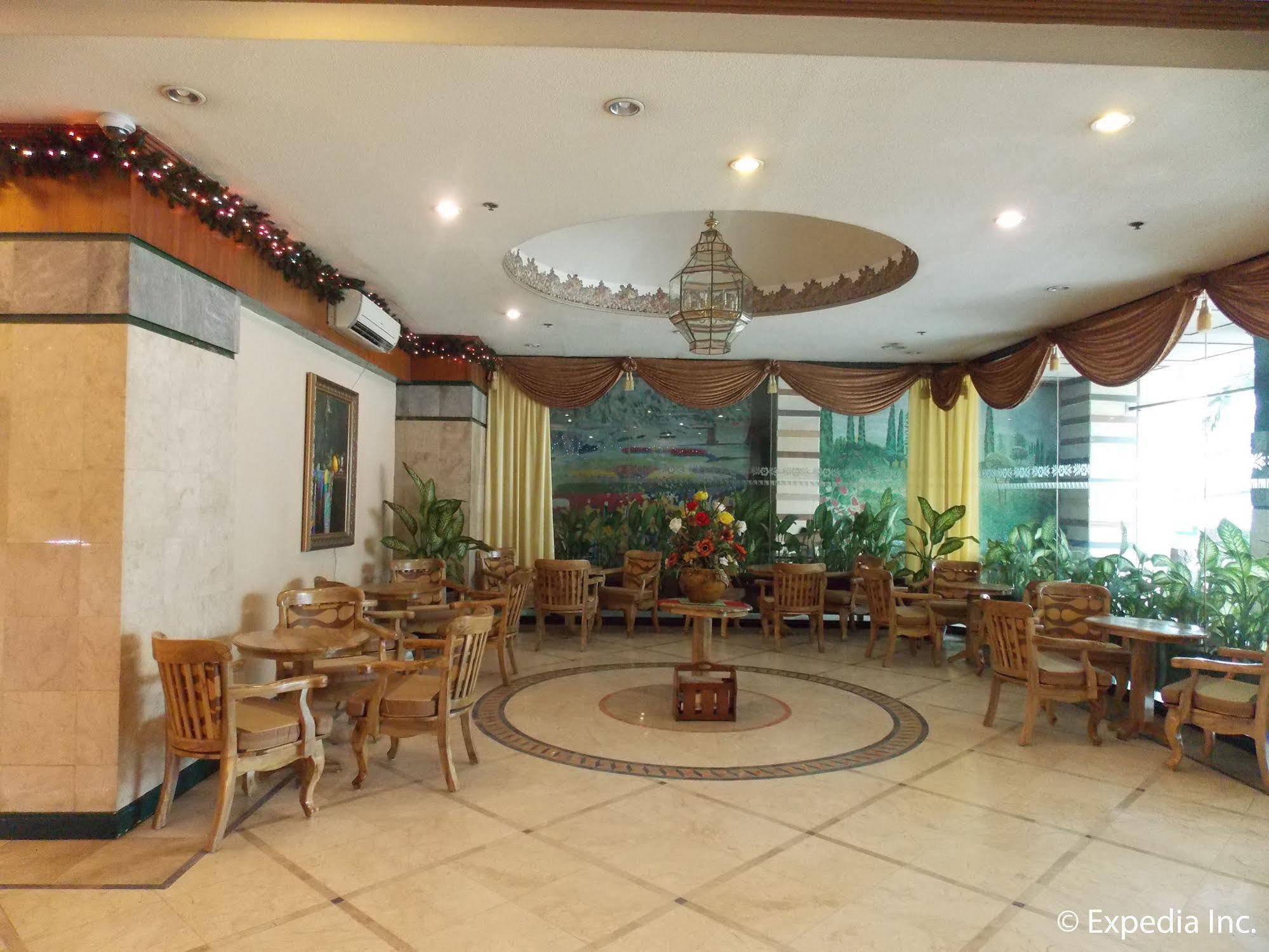 Holiday Plaza Hotel Cebu Exterior foto