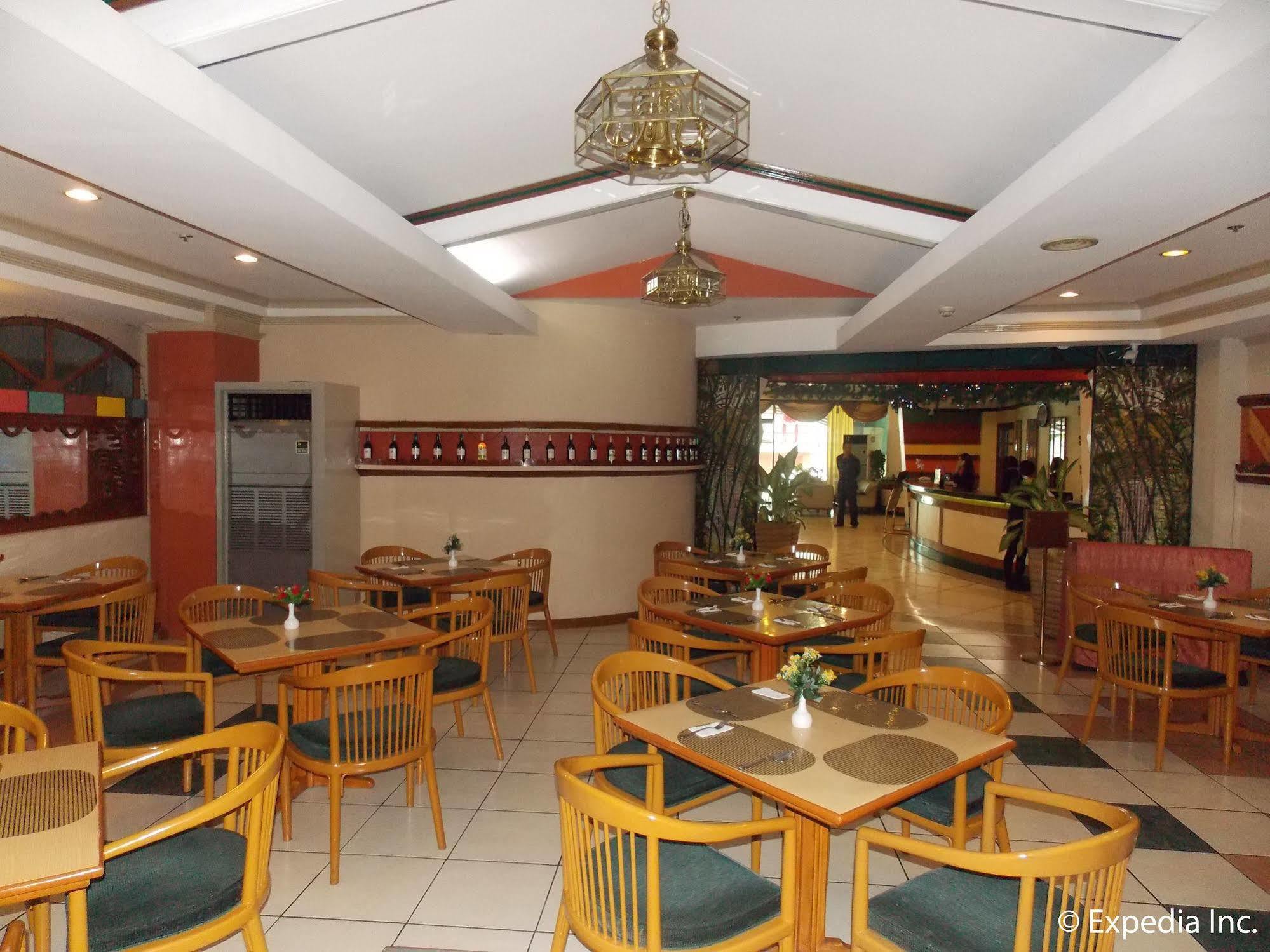 Holiday Plaza Hotel Cebu Exterior foto