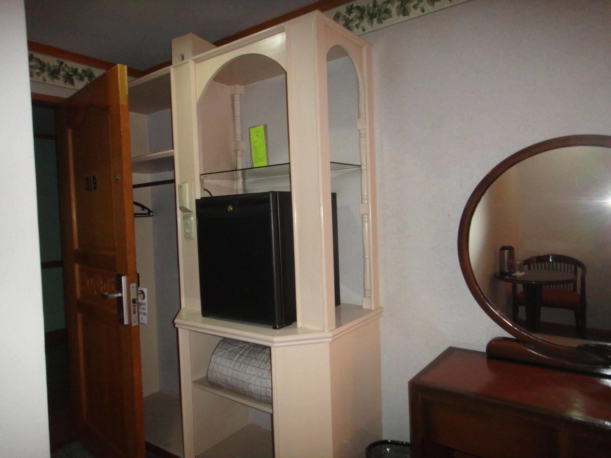 Holiday Plaza Hotel Cebu Exterior foto