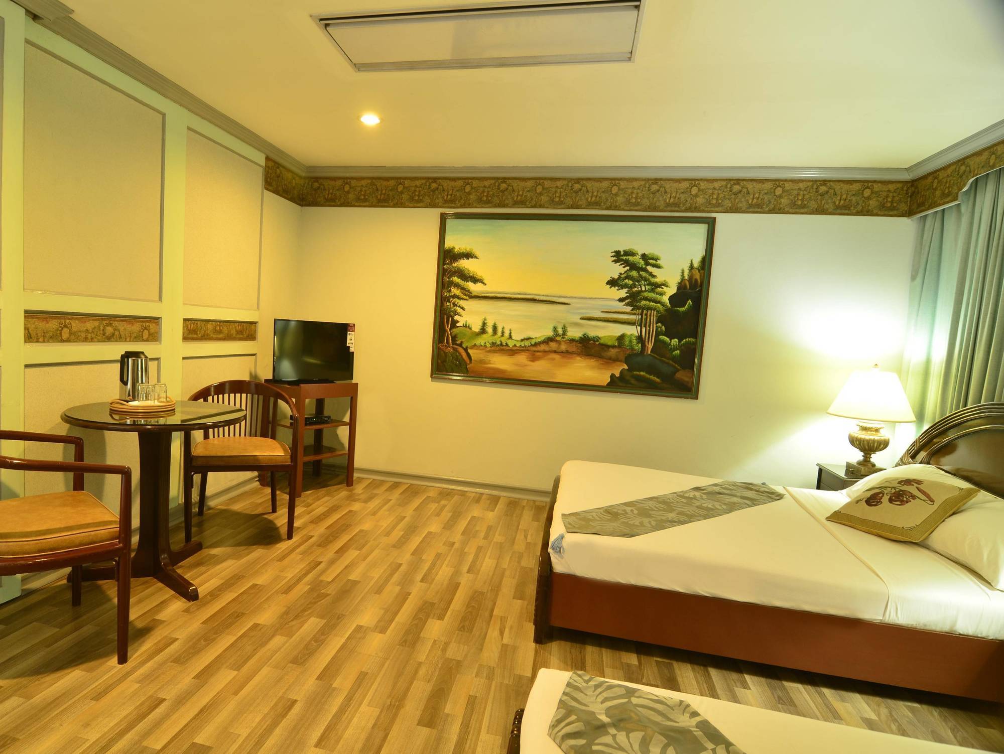 Holiday Plaza Hotel Cebu Exterior foto