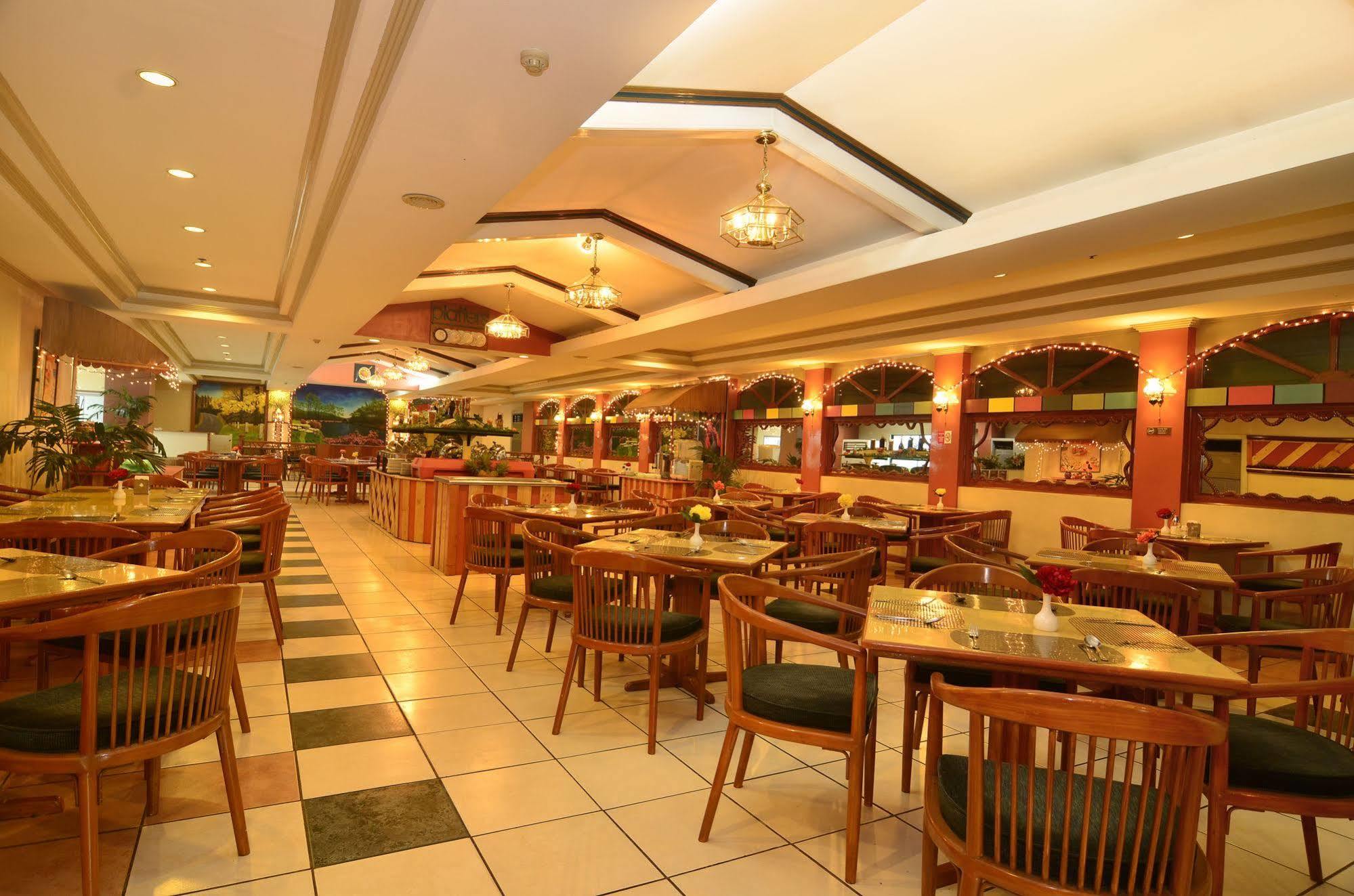 Holiday Plaza Hotel Cebu Exterior foto