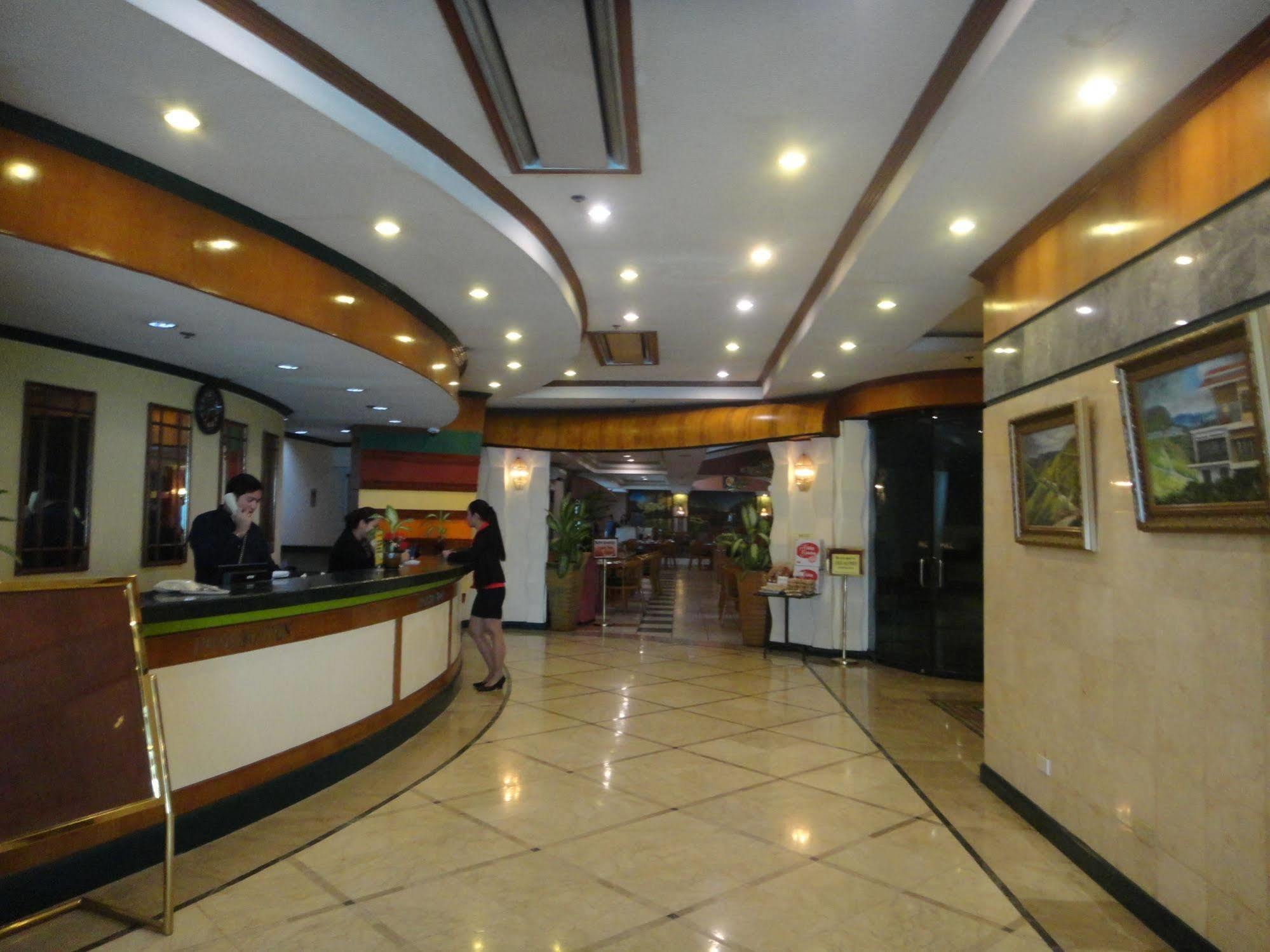 Holiday Plaza Hotel Cebu Exterior foto